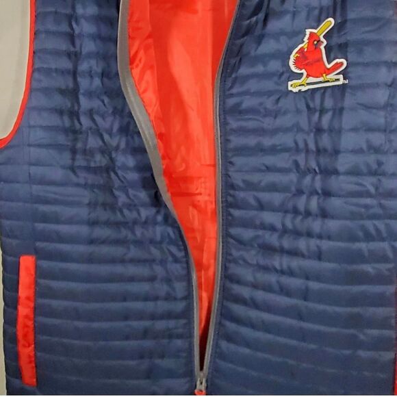 St. Louis Cardinals Baseball Blue Red Details Quilted Mens Vest - Picture 6 of 7
